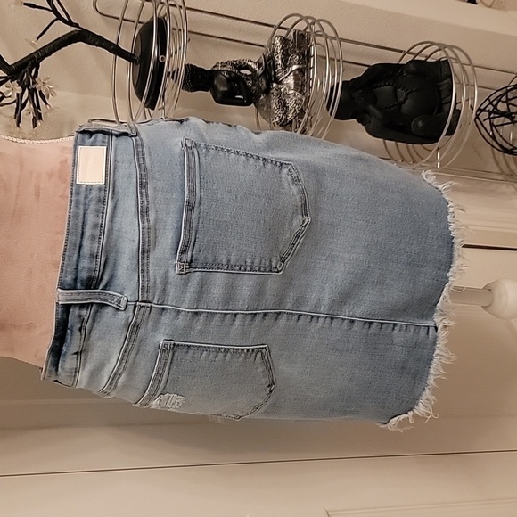 Celebrity Pink. Size 5/27 Distressed Denim Mini Skirt. Very Stretchy. NWOT - Picture 3 of 6